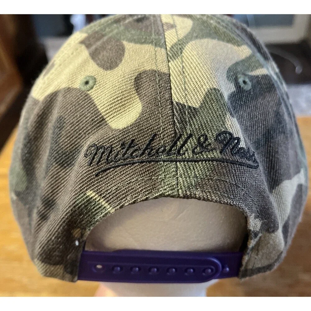 Mitchell & Ness used snapback